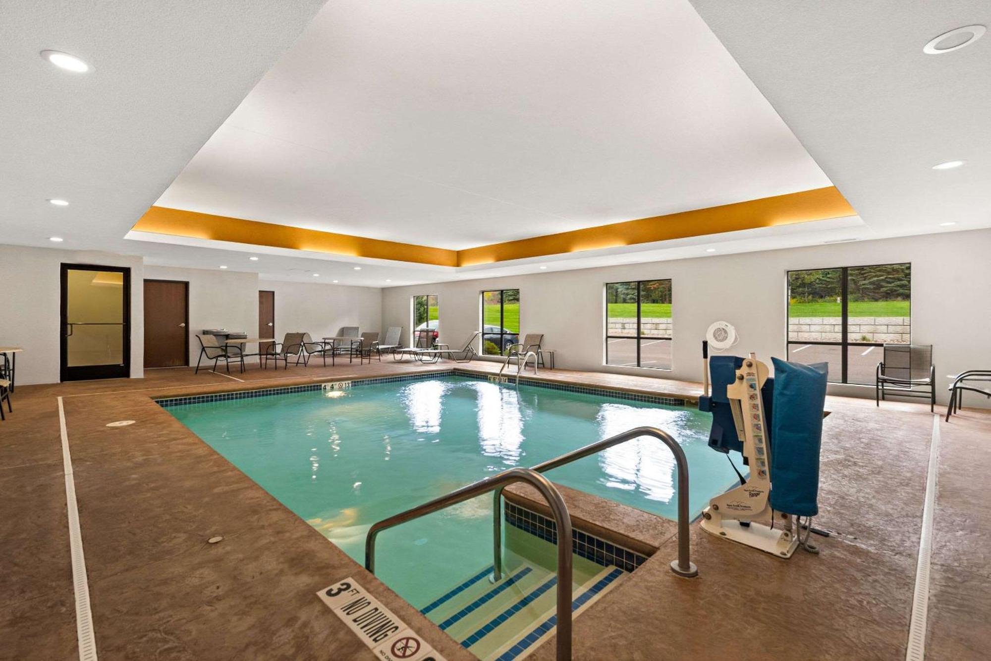Comfort Suites Hudson I-94 Zewnętrze zdjęcie
